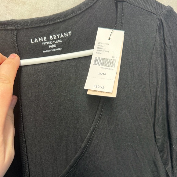 NWT Lane Bryant Women's 14/16 Black V-Neck Fitted Tunic Tee Shirt Plus Size - Picture 2 of 9